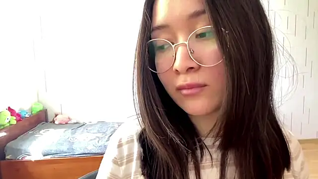 YourMiIa: онлайн-секс-чат