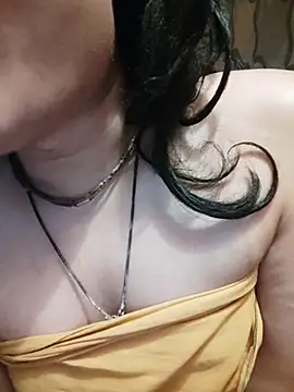 SweetTsAngel: διαδικτυακό σόου στην κάμερα