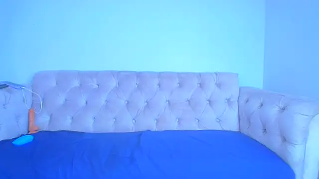 CreamyCurvesn Live XXX chat