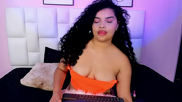 LindaWinter: διαδικτυακό σόου στην κάμερα