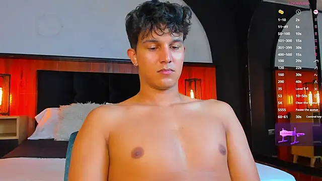 Leo_Savage_ Show in webcam