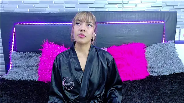 SeraphynLuxora élő XXX-chatje