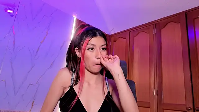 dulcetorresvg: διαδικτυακό σόου στην κάμερα