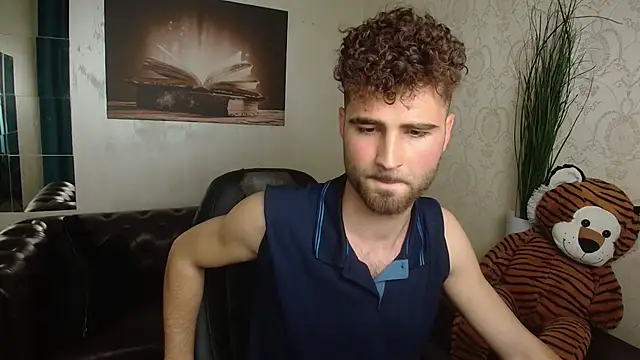 Pertunjukan Kamera Web KyloEast