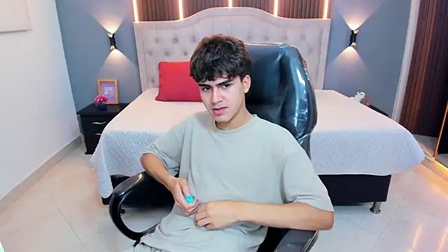 دردشة Tommy18__ الجنسية المباشرة