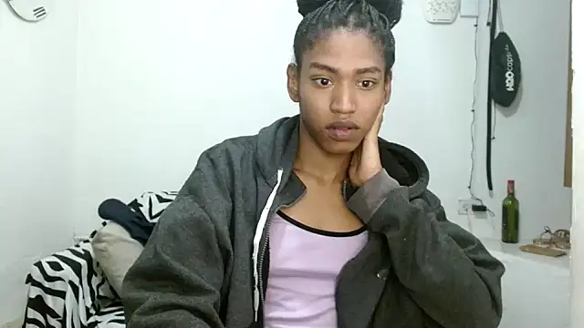 Show modela angelamarie1 na web-kameri