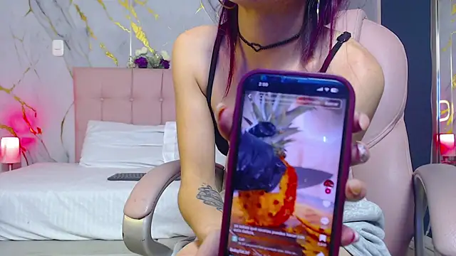 Red_kytty6's Live XXX Chat