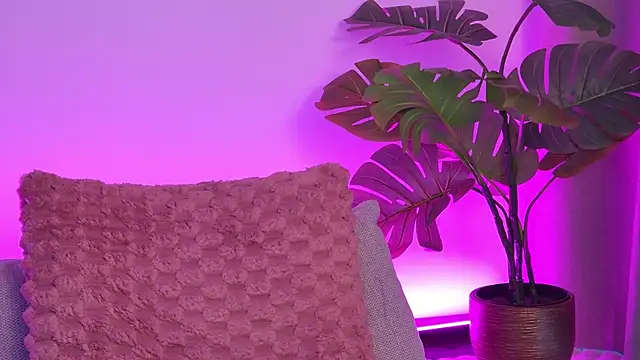 Show modela TheaMalekoo na web-kameri