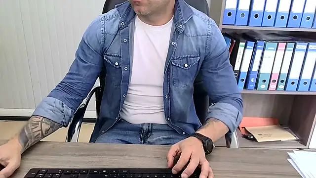 Evasioneeのウェブカメラショー