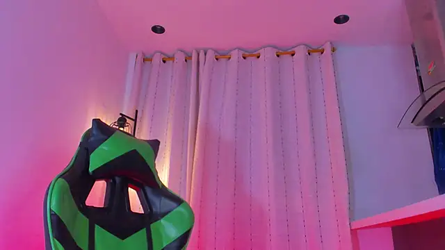 Chat +18 de SweetLittleQueenBat ao vivo