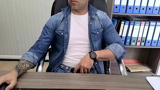 EvasioneeのライブXXXチャット