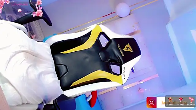 Sophiaa_doll_: διαδικτυακό σόου στην κάμερα