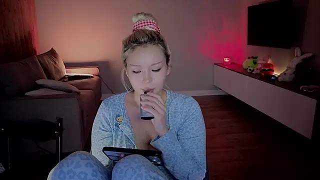 RileyMee Adlı Modelin Canlı XXX Sohbeti