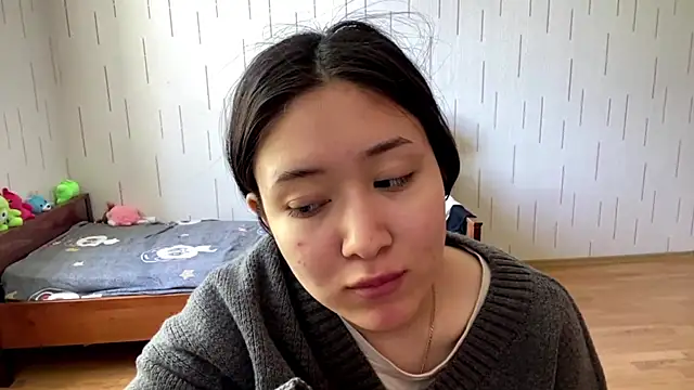 YourMiIa Adlı Modelin Canlı XXX Sohbeti