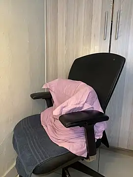 Chatroom XXX en direct de YellowHoneyDip