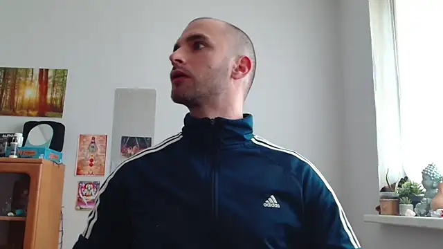 OskarBreno: διαδικτυακό σόου στην κάμερα