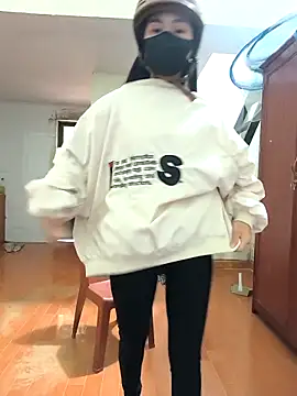 Chat +18 de Lynly_k2 ao vivo