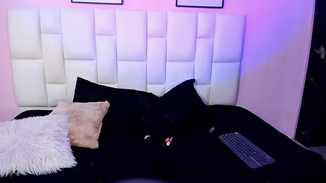 LindaWinter's Live XXX Chat