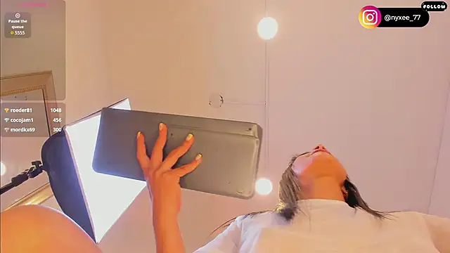 Chat +18 de Nyxee_ ao vivo