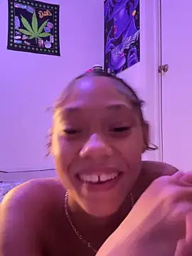 Tamiii420 Chat XXX in diretta