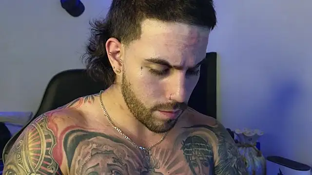 Ades_Lowe 在線直播表演