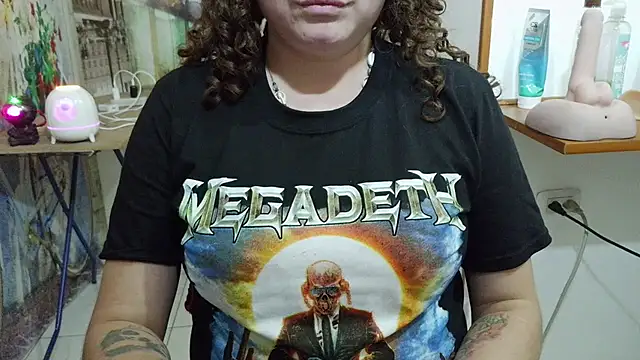 curly_greeneyed's Live XXX Chat