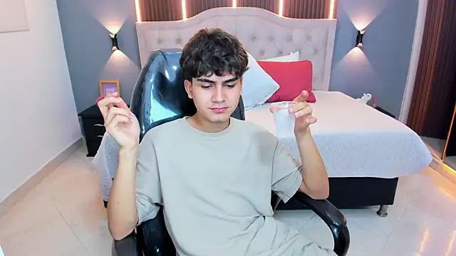 Chat XXX Live Tommy18__