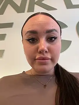 Chat +18 de KiraSunshine ao vivo