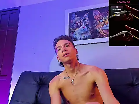 Noahh_Sky: διαδικτυακό σόου στην κάμερα