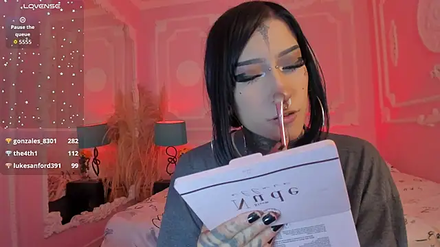 Kat_VonDe's Live XXX Chat