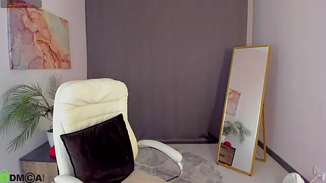 LeticiaRomano élő XXX-chatje