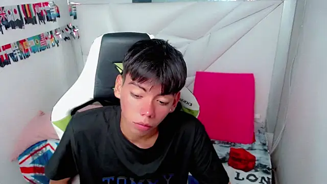 Liarr_ élő XXX-chatje