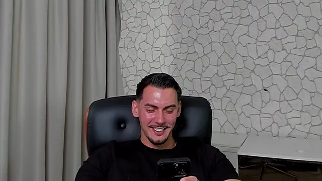 Pertunjukan Kamera Web ClintMasters