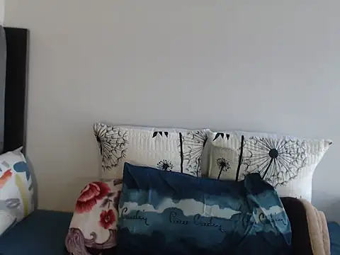 Bustydiva83のウェブカメラショー