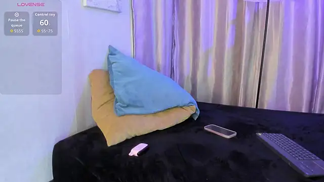 Demian_Hush Pertunjukan Webcam