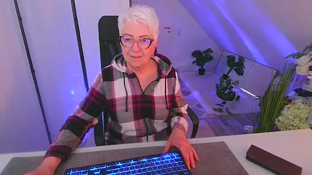 LovelyHelena Live XXX Chat