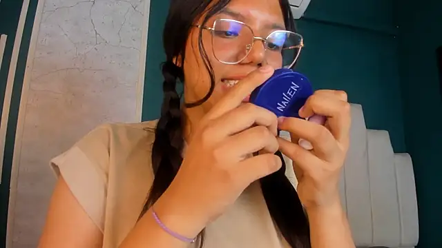 Chat +18 de Violet_Roux_ ao vivo