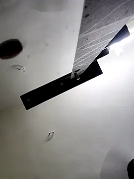 Show de yamini1431 na webcam