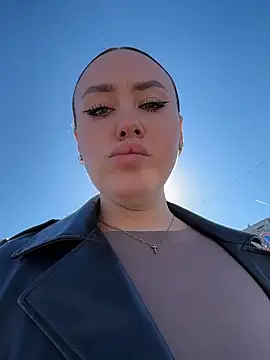 Chat +18 de KiraSunshine ao vivo