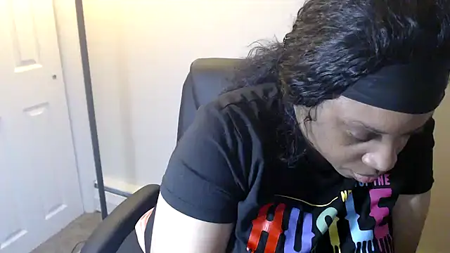 Sexymona1218 现场XXX聊天