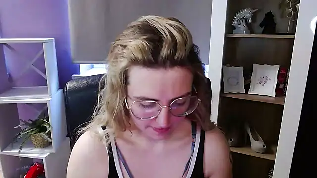 Zoey_Erotic 即時 XXX 聊天