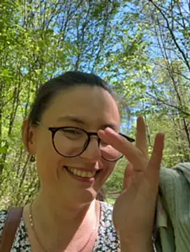 AvaFlowers6: διαδικτυακό σόου στην κάμερα