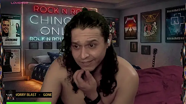 chino_roz Show in webcam