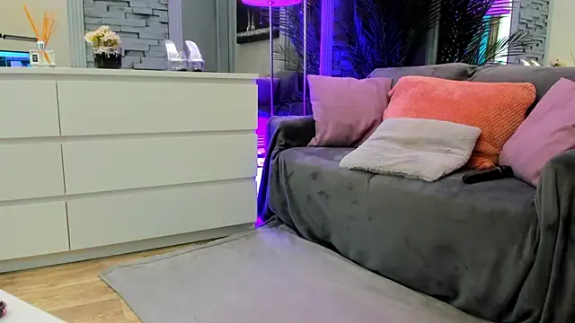 Reina_Cummings Chat XXX in diretta