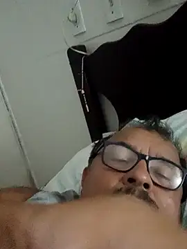 Misterymem63 Adlı Modelin Canlı XXX Sohbeti