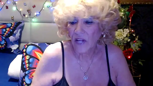 HappyWomanOn's Webcam Show