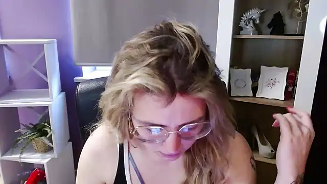 Zoey_Erotic 即時 XXX 聊天