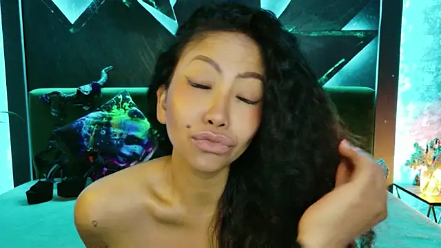 ElyaQuinn's Live XXX Chat