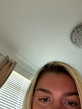 Irish_BarbieMilfx's Live XXX Chat