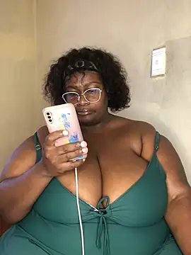 bustytitsxxx Live XXX-Chat